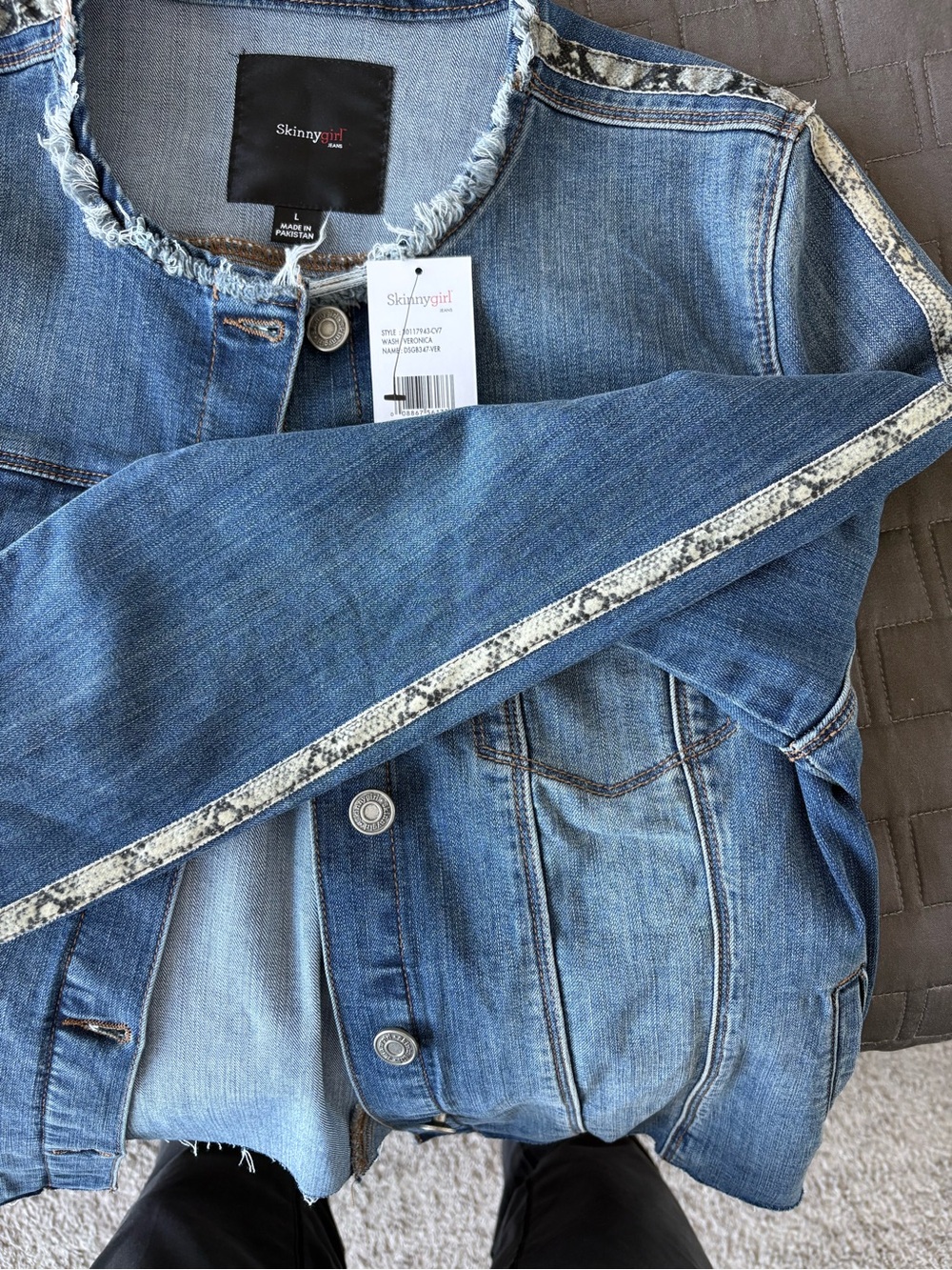 NWT Skinnygirl collarless frayed denim jacket sz L - Picture 6 of 8